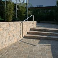 Treppe aus Kunststeinen